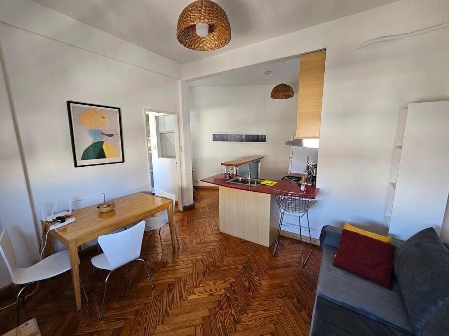 2 Amb Sobre Calle Corrientes Apartment *